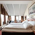 Chesterfield Hotell 3*