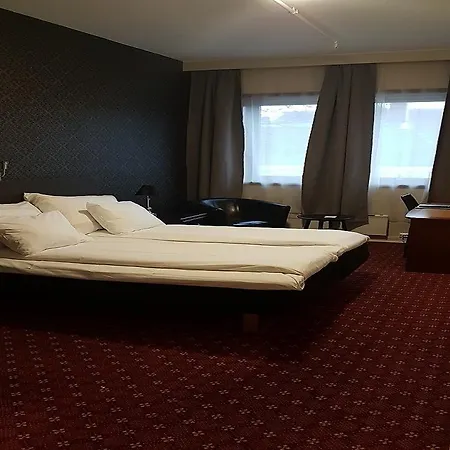 Chesterfield 3*