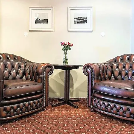 Chesterfield 3*