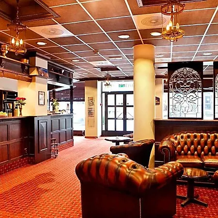 Chesterfield 3*