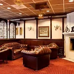 Chesterfield 3*
